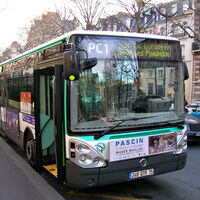 París está privatizando su transporte público, empezando por los autobuses. Por qué podría ser un problema para los usuarios