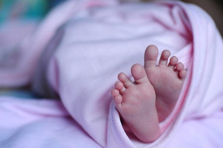 El científico que creó los primeros bebés modificados genéticamente actuó ilegalmente, según una investigación