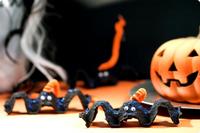 Decoración para Halloween: murciélagos hechos con hueveras de cartón 