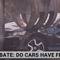 Cazan a un conductor a 253 km/h y la Policía decide aplicar un castigo ejemplar: destrozar su coche