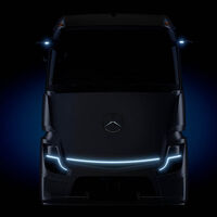 Mercedes-Benz va a adelantar a Tesla con los camiones eléctricos: el eActros Long Haul tendrá menos autonomía que el Semi, pero va a llegar antes