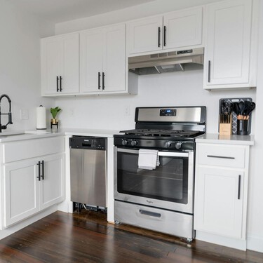 El especiero estilo Ikea que aprovecha cada rincón de la encimera y la mantiene ordenada fácilmente