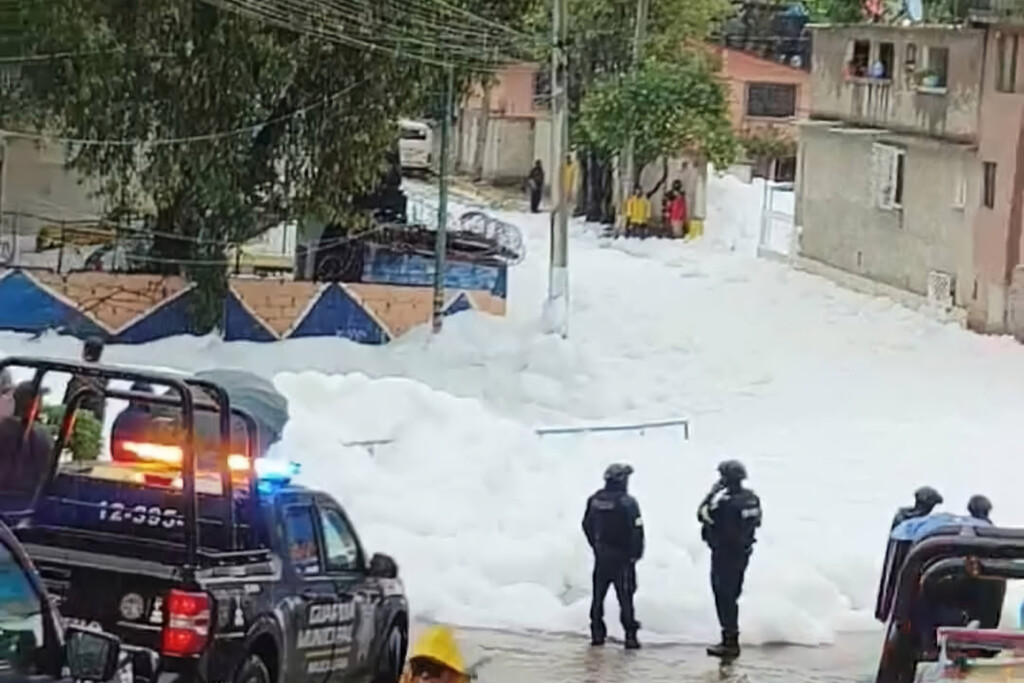 Lluvias e inundaciones provocaron una espuma tóxica en Naucalpan: cuál es la razón de su formación y efectos en la salud . Noticias en tiempo real
