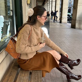Parfois firma la falda midi de estilo retro más versátil del otoño, ahora rebajadísima en El Corte Inglés 