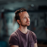 Aaron Paul sale en 'Clayface', pero casi te lo pierdes. Este es el motivo por el que su papel de villano quedó reducido a un simple cameo 
