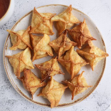 Rangoon de pollo picante, un bocado crujiente más americano que asiático