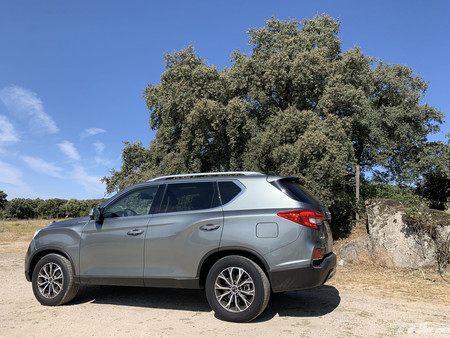 Ssangyong Rexton lateral trasera
