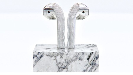 Estos son los AirPods más lujosos del mundo: tienen diamantes incrustados y cuestan 20.000 dólares