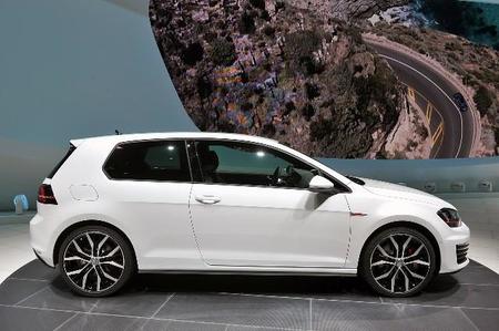 volkswagen-golf-gti-vii-2014-2.jpg