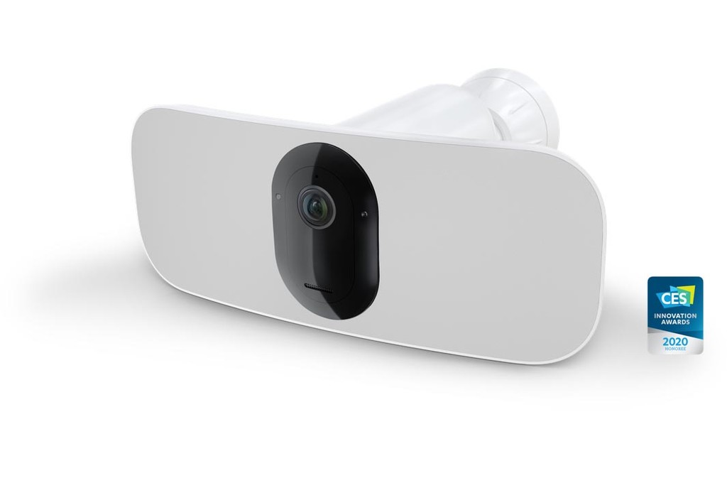 Esta cámara usa una pantalla de luces LED con batería para iluminar mejor la zona que queremos vigilar