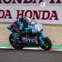 Dani Holgado arrasa en Japón y Manu González se complica el mundial tras tirar a Celestino Vietti 