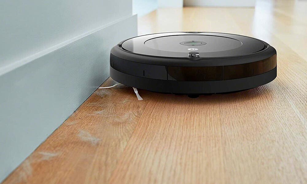 La Roomba 692 desploma su precio en Amazon para que olvides el cepillo de barrer y uses tu móvil para limpiar la casa