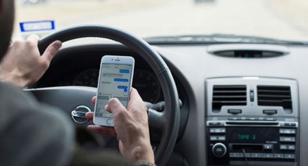 ¡Tache! El 80% de los conductores hacen algo más además de conducir