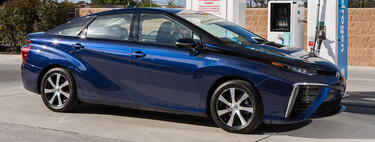 Hay marcas que están invirtiendo millonadas para que el coche de hidrógeno sea una solución real. Actualmente no funciona; posiblemente no lo hará nunca