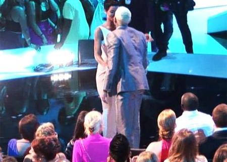Pero... ¿y esos besos entre Rihanna y Chris Brown en los VMA?