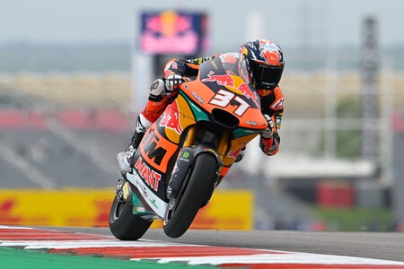 Pedro Acosta da una exhibición de defensa para tumbar a Tony Arbolino en un duelo al sol en Texas