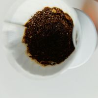 Antes tiraba los posos del café, hasta que me di cuenta que son un tesoro para las plantas y para la limpieza de la casa