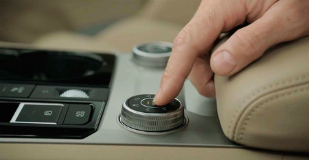 Volkswagen Touareg 2019, la tercera generación se descubre en este vídeo teaser