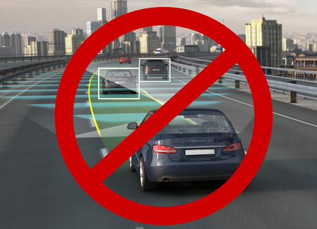 La gente está atacando a los coches autónomos y eléctricos, pero ¿qué los motiva a temerles tanto?