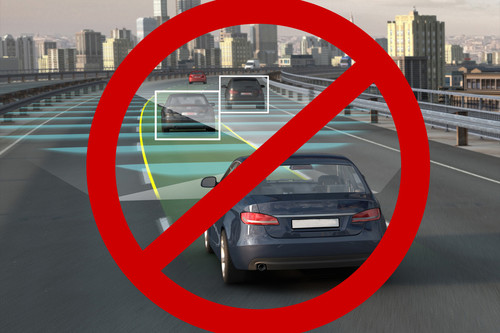 La gente está atacando a los coches autónomos y eléctricos, pero ¿qué los motiva a temerles tanto?