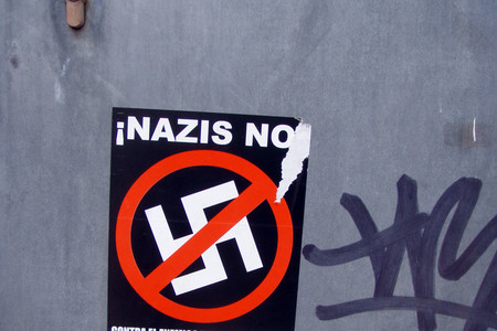 Twitter inicia la suspensión de cuentas: el Partido Nazi Estadounidense y la líder extremista retuiteada por Trump ya están fuera