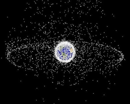 Un brazo robótico capaz de recoger la basura espacial