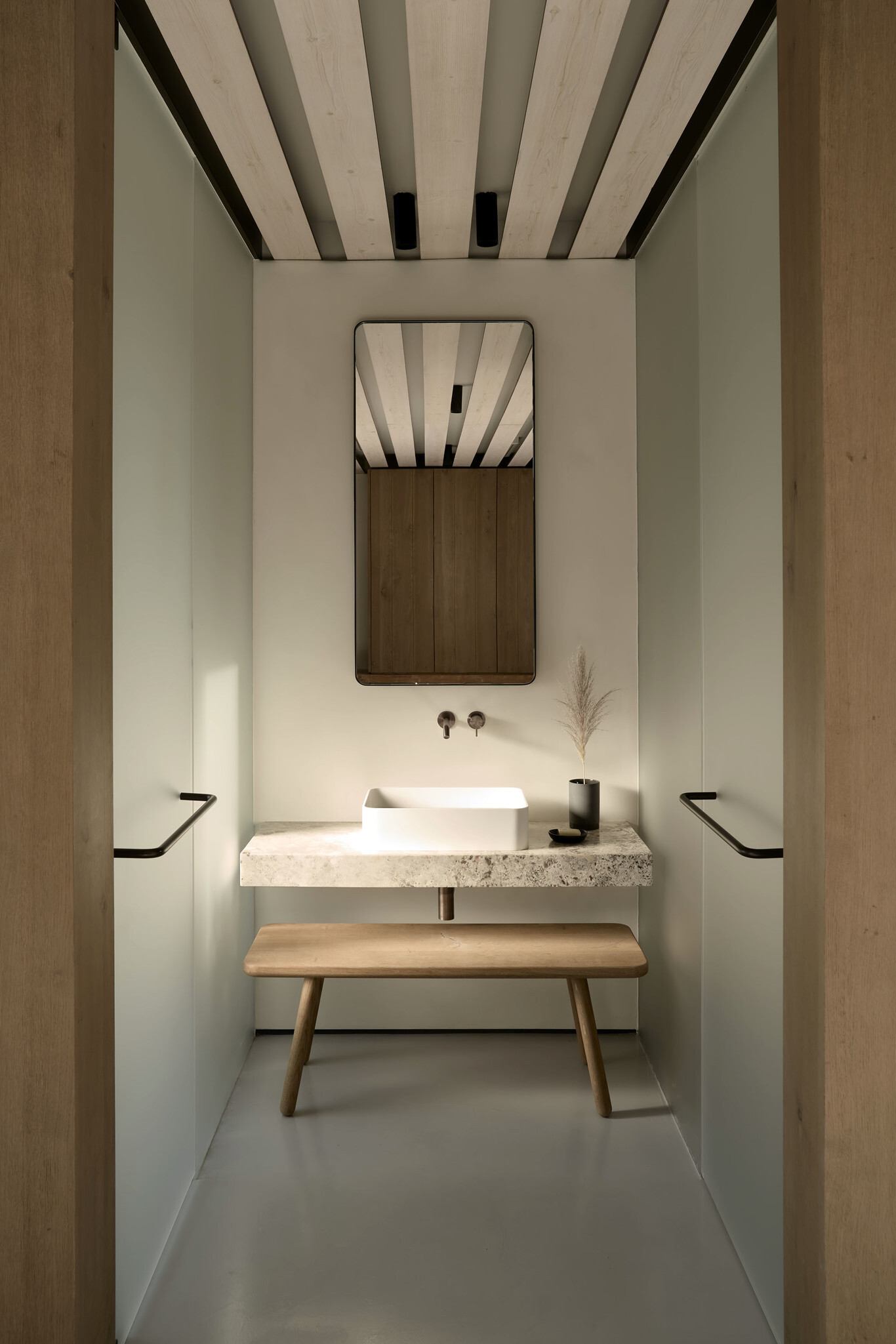 Cuartos de baños sin azulejos; ventajas, inconvenientes e inspiración