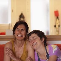 "Daños colaterales": el fantástico e hilarante cortometraje de dos mujeres con sus bebés dormidas