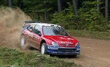 Sebastian Loeb con el título en las manos