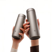 Cuando todos están dejando atrás el titanio, Xiaomi lo abraza a lo grande: no vas a querer despegar esta maravilla de termo de tus manos 