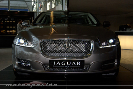Jaguar XJ