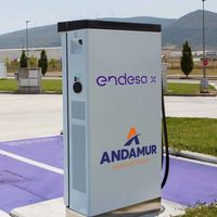 Un punto de carga para coches eléctricos cada 100 km: Endesa avanza su plan tras recibir un chute de 35 millones de euros