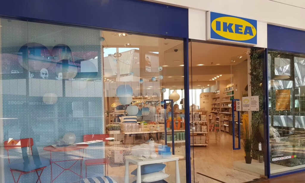 Adiós al desorden en baños y cocinas pequeños. Esta es la solución que tiene Ikea y cuesta menos de 20 euros 