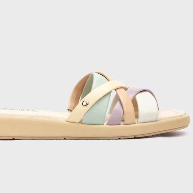 Sandalias de mujer de piel con plantilla acolchada
