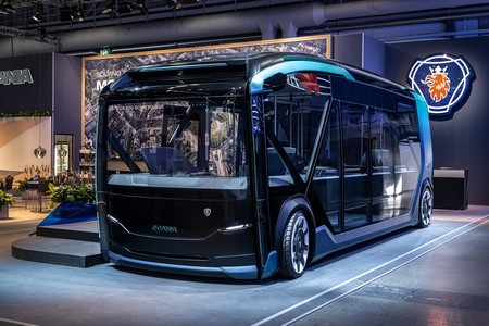Lo último de Scania es un vehículo eléctrico, modular y autónomo que a ratos es autobús y a ratos camión