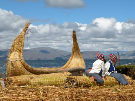 Viajes exóticos: Las islas flotantes de los Uros en Perú