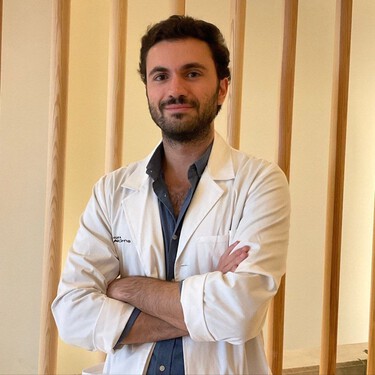 Miguel Recio, dermatólogo: “Usar protector solar solo cuando vas a la playa sigue siendo uno de los errores más graves del verano” 