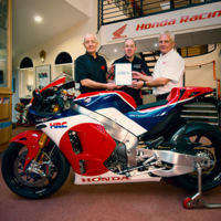 Los Reyes Magos llegan por adelantado: John Brown, el primero en recibir una Honda RC213V-S 