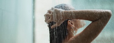 Una ducha antes de irte a la cama para dormir sin calor: ¿agua fría o caliente? 