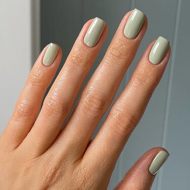 Estos son los tonos de uñas que más veremos en agosto para lucir manos luminosas y joviales