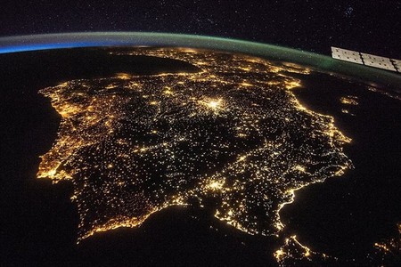 Cada año que pasa, la Tierra está un 2% más iluminada (artificialmente)