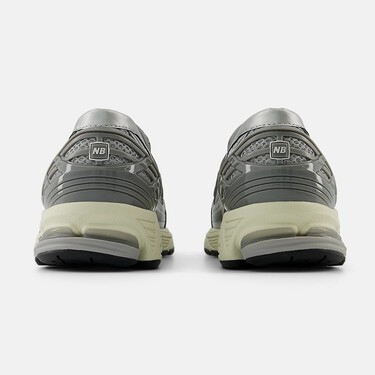 Lo nuevo de New Balance es el híbrido entre un mocasín y las clásicas dad sneakers que llegan en un modelo que amenaza con agotarse 