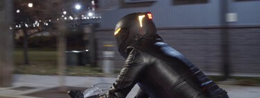 Este casco para moto promete ser la revolución: tiene intermitentes, luces de freno y de posición  