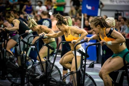 Assault air bike o bici de CrossFit: una de las formas más intensas de hacer cardio en el gimnasio