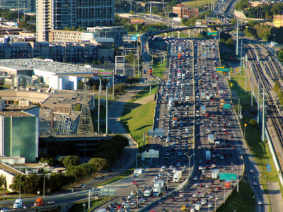 La ciudad pide silencio al coche: cómo nos afecta la contaminación que oímos