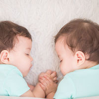 Grandes alegrías y pequeñas desventajas de tener gemelos o mellizos