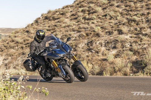 Probamos la Yamaha Niken GT: una moto de tres ruedas más equipada para cobrar todo el sentido