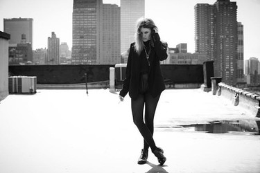 Lykke Li y los disparos del amor en el vídeo de 'Gunshot'