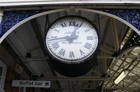 Encuesta: ¿cómo matas el tiempo en los aeropuertos y estaciones?
