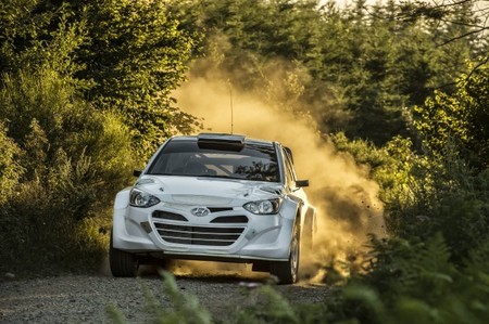 Mikko Hirvonen y Mads Østberg en conversaciones con Hyundai